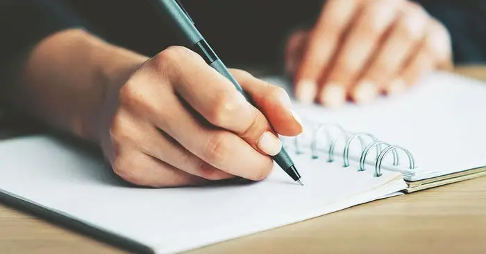 Viết thư điện tử cho người thân