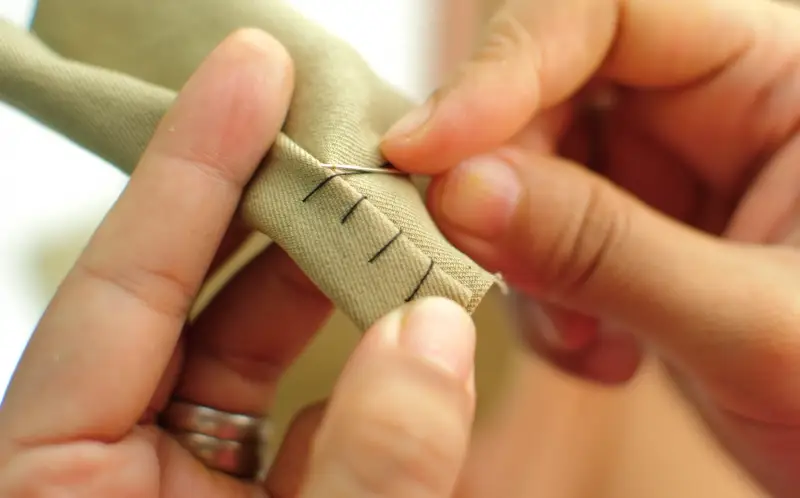 Phân tích tác phẩm “Cúc áo của mẹ” của Nhất Băng